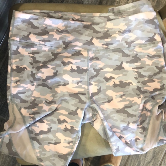 Fabletics capris - Picture 2 of 4